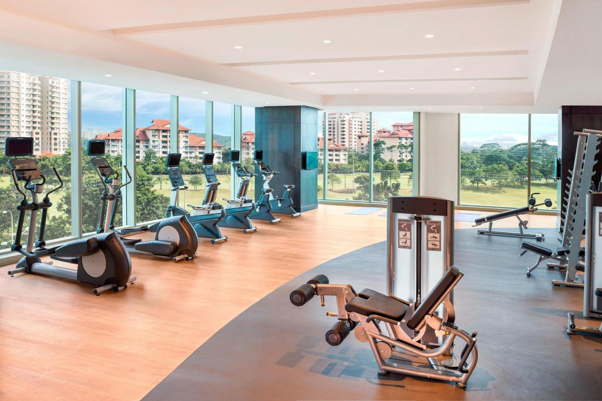 Le Meridien Putrajaya Eksteriør bilde A gym at a condominium in Singapore
